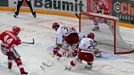 HC SLavia Praha - HC Oceláři Třinec během utkání play off.