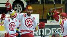 Třinec - Pardubice: Radek Bonk slaví gól