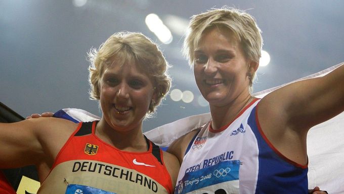 Christina Obergföllová a Barbora Špotáková na olympiádě 2008 v Pekingu.