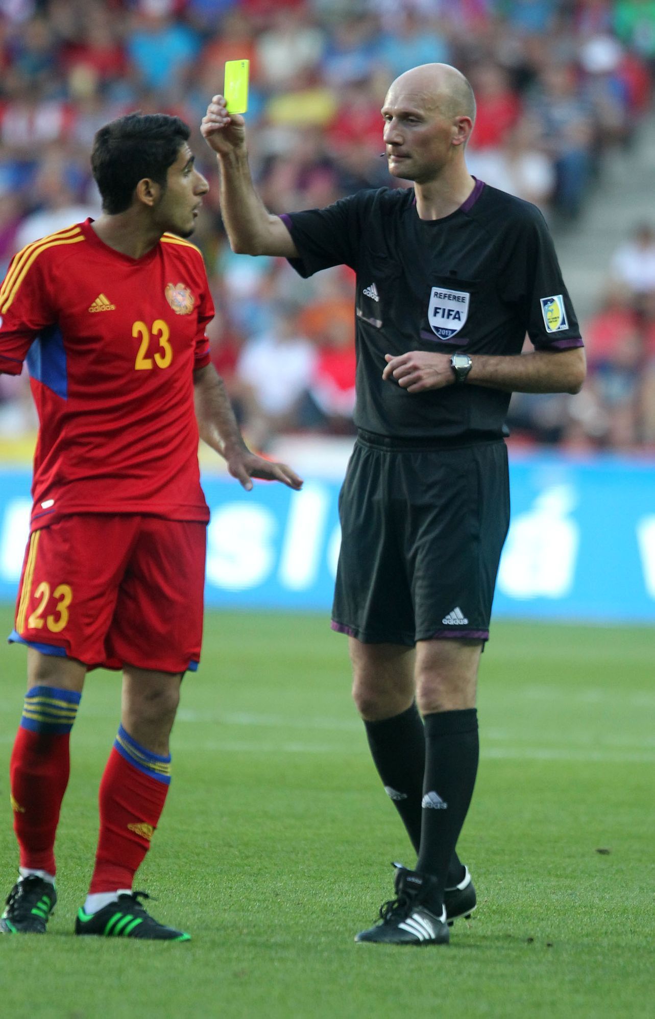 Fotbal, kvalifikace MS, Česko - Arménie: Aras Ozbiliz dostává žlutou kartu