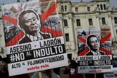Tisíce lidí protestovaly v ulicích Peru. Vadí jim, že vězněný exprezident dostal milost