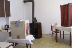 Magistrát omylem poslal voliče do špatné místnosti