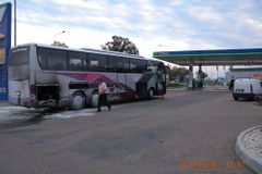 V Táboře hořel autobus, cestující vyvázli bez zranění