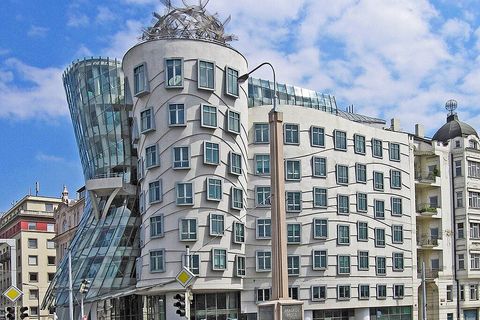 KVÍZ: Spalovna odpadu, pražské vily i chrám pro zesnulou ženu. Poznáte slavné budovy?