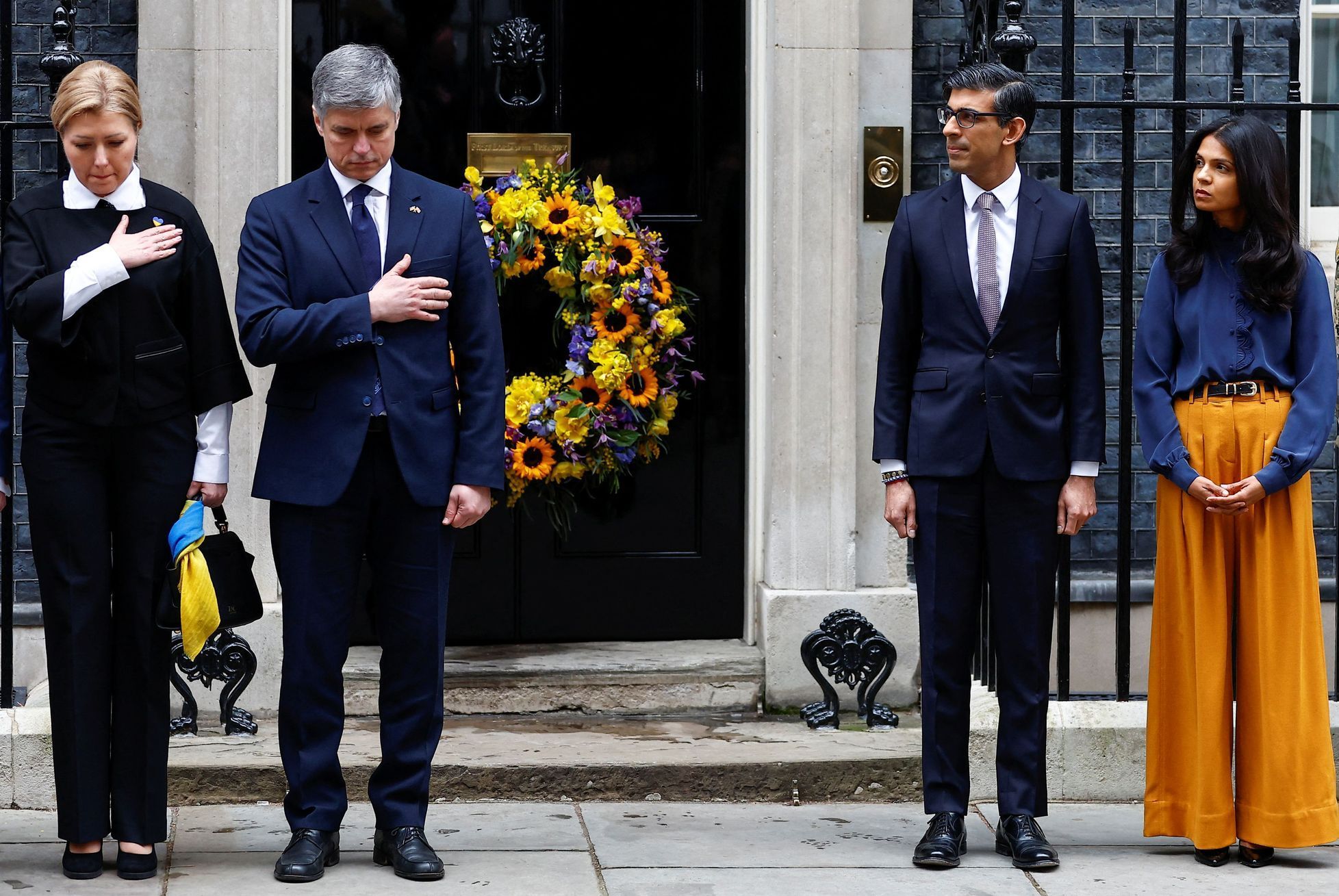 Minuta ticha před sídlem britského premiéra.