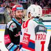 Třinec - Pardubice, 7. čtvrtfinále play-off 2018: Tomáš Linhart a Marek Trončinský