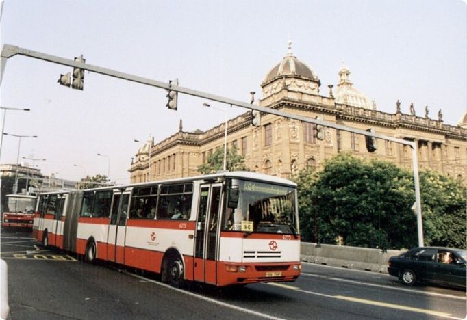 Kloubový autobus Karosa B 941, vyráběla Karosa Vysoké Mýto v letech 1997 až 2001. Inovovaná varianta vozidla, vyráběná od roku 1999, je označena B 941 E.