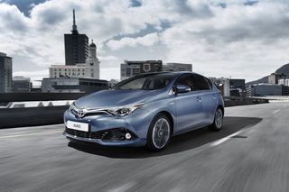 Toyota dále vylepšila jízdní vlastnosti vozu směrem ke komfortu.