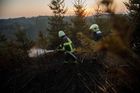 Zvláště složitým byl pro hasiče zásah 24. a 25. března v Lipí u Náchoda. Oheň zasáhl 15 hektarů lesa v neprostupném a kopcovitém terénu.