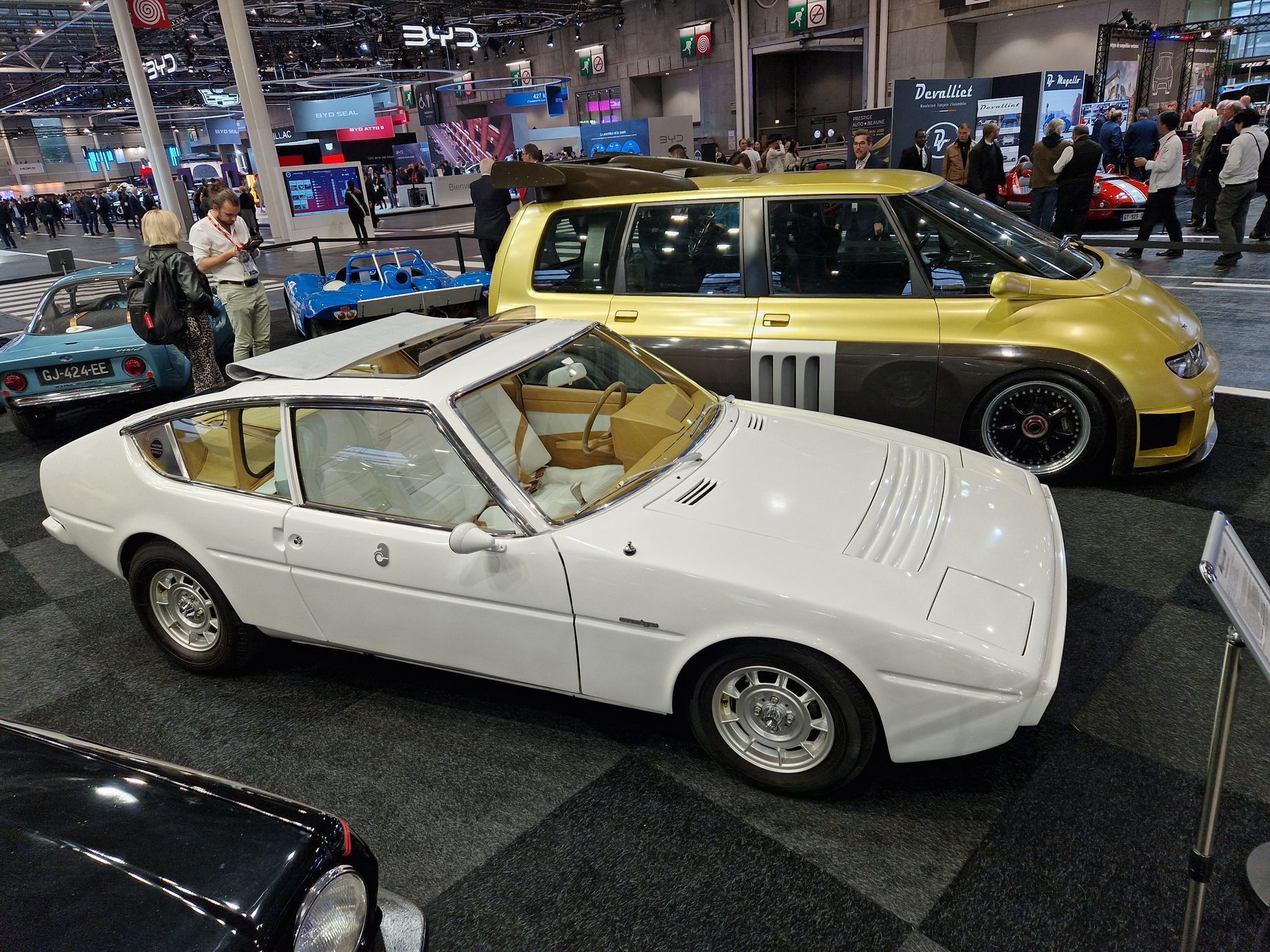 historická a filmová auta autosalon Paříž