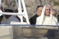 Papež na ostrově uprchlíků odsoudil lhostejnost