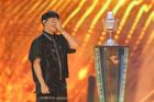 Zpěv mu nevyšel, přesto JJ vyhrál. Eurovize byla přehlídkou hraného dojetí i bizáru