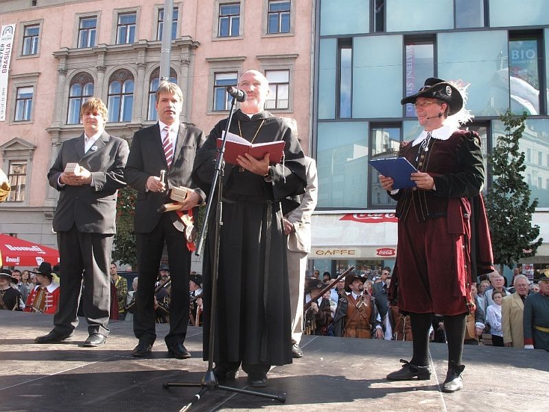 V centru Brna stojí nový hodinový stroj