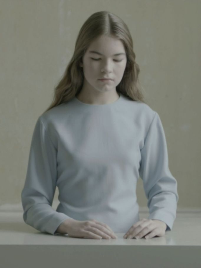 Michaël Borremans, Chléb, 2012, rám 46 x 38 x 7 cm, LCD fotorám  19", HD video, délka ca. 4 min (smyčka)