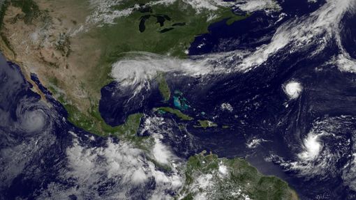 Four storms in the tropical Atlantic and Pacific are in various stages of development as seen in this NOAA handout photo taken at 1445 GMT August 30, 2012. Tropical Storm Isaac is slowly weakening over central Louisiana, but is still producing heavy rain, severe weather and high water levels along the northern Gulf coast. Hurricane Ileana is in the eastern Pacific and growing a little stronger, but is headed for cooler waters. Hurricane Kirk has become the fifth hurricane of the 2012 Atlantic Hurricane Season and is expected to stay well offshore. REUTERS/NOAA/Handout REUTERS/NOAA/Handout (UNITED STATES - Tags: ENVIRONMENT) THIS IMAGE HAS BEEN SUPPLIED BY A THIRD PARTY. IT IS DISTRIBUTED, EXACTLY AS RECEIVED BY REUTERS, AS A SERVICE TO CLIENTS. FOR EDITORIAL USE ONLY. NOT FOR SALE FOR MARKETING OR ADVERTISING CAMPAIGNS Published: Srp. 30, 2012, 6:45 odp.