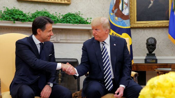 Americký prezident Donald Trump přijal italského premiéra Giuseppea Conteho.