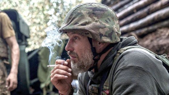 Nejsou to už mladíci z plakátu, ale plní úkol. Ani únava nebere vojákům odhodlání