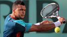 Francouzský tenista Jo-Wilfried Tsonga odráží míček proti Švýcaru Stanislasu Wawrinkovi během osmifinále French Open 2012.