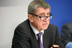 Spekulace úředníků ministerstva financí s dluhopisy stály Česko miliardy, další ztráty stále hrozí