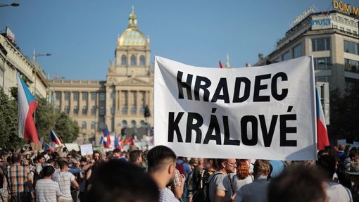 Pohled na demonstraci z dolní části Václavského náměstí.