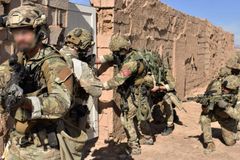 Prezidentova milost. Pavel stopl stíhání čtyř vojáků spojených se smrtí Afghánce