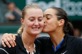 Caroline Garciaová a Kristina Mladenovicová na French Open 2016.