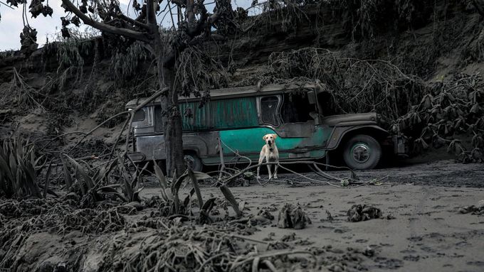 Foto: Filipíny pokryl šedavý prach. Ničivý výbuch sopky může přijít každou chvíli