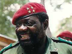 Jonas Savimbi, lídr partyzánů UNITA.