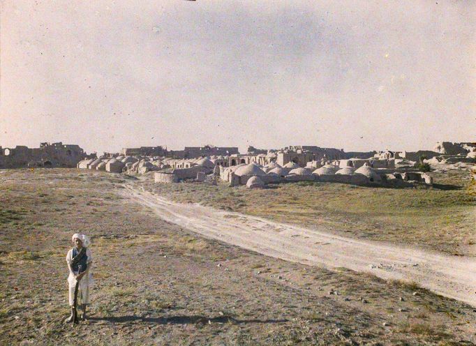 Část starého opevněného města Farah. Afghánistán, rok 1928