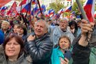 Pro Putina je v Česku jen křičící menšina. Demokratická většina ale mlčí, nedělá nic