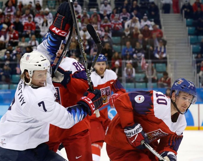 Roman Červenka a John McCarthy ve čtvrtfinále Česko - USA na ZOH 2018