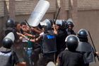 Egyptští demonstranti vyplenili ambasádu Izraele