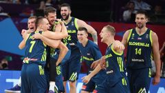 Radost Slovinců po postupu do finále ME v basketbalu