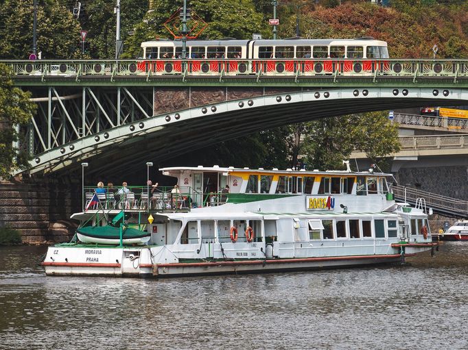 Praha viděná z Hop On busu: krásné památky, Kafka, pivo, rum i sexshopy