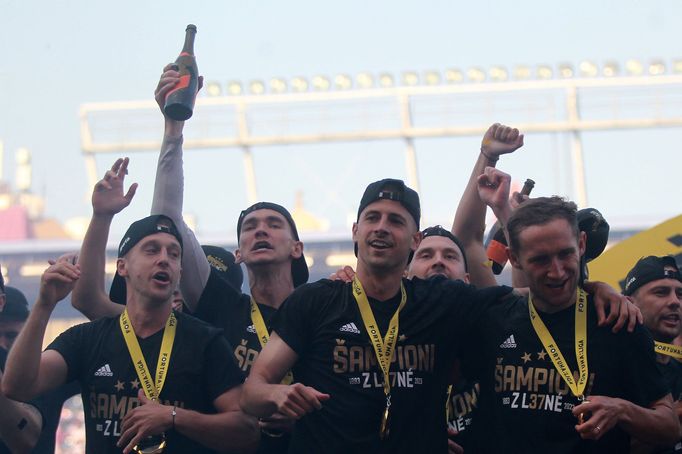 Fotbalisté Sparty slaví mistrovský titul