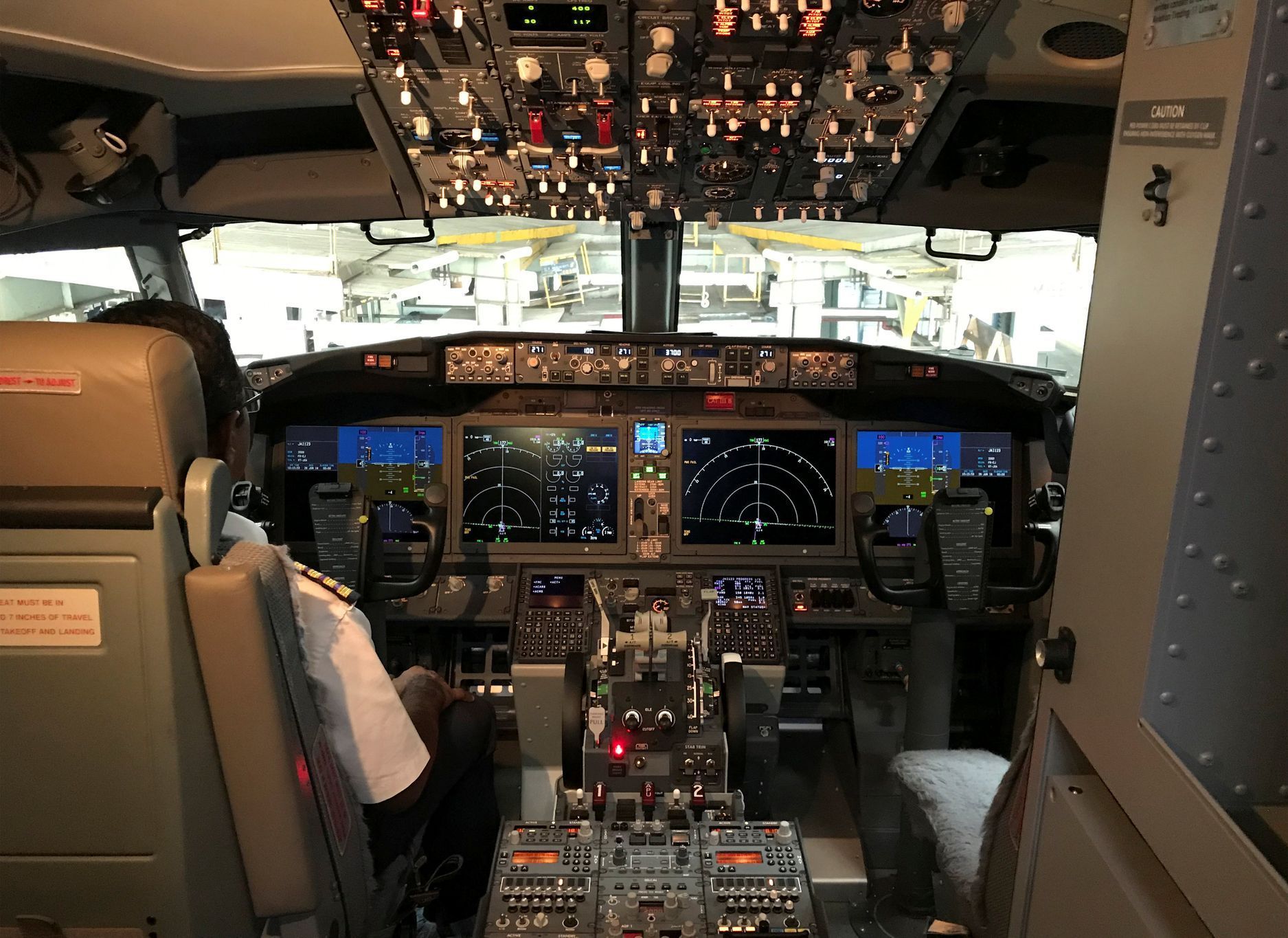 Kokpit letadlo řízení pilot Boeing