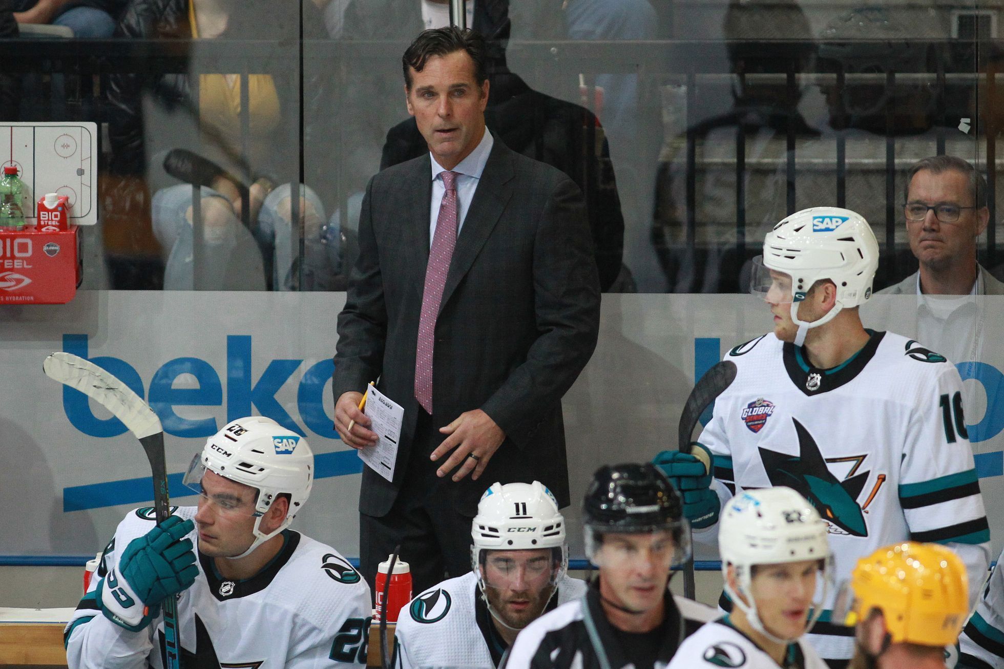 NHL v Praze: Nashville Predators vs. San José Sharks, trenér John Hynes