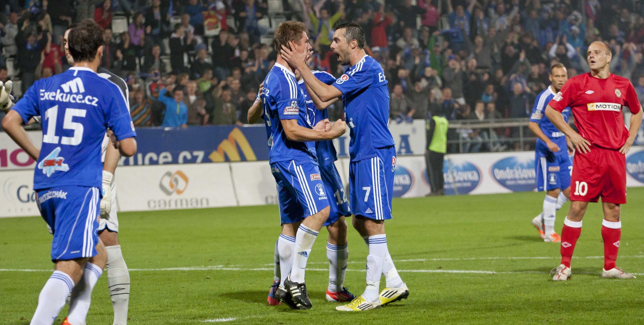 Fotbalisté Sigmy Olomouc Martin Doležal (15) A Michal Ordoš (vlevo ...