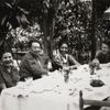 Frida Kahlo a Diego Rivera s přáteli