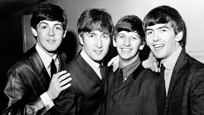 Na snímku z roku 1963 jsou zleva Paul McCartney, John Lennon, Ringo Starr a George Harrison. Každý z členů Beatles se dočká vlastního filmu.