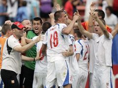 Český tým slaví postup do semifinále světového šampionátu po vítězném penaltovém rozstřelu se Španělskem.