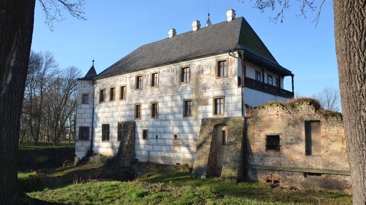 Ústavní soud zrušil verdikt v kauze prodeje zámku Českého rozhlasu