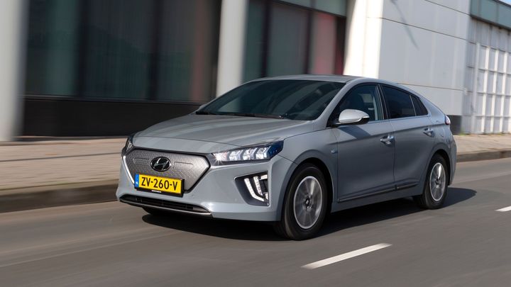 Průkopnické Hyundai končí. Ioniq naučil českou policii jezdit na elektřinu; Zdroj foto: Hyundai