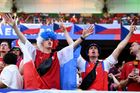 Česko - Turecko 0:0. V Hamburku je ohlušující atmosféra, Češi začali zostra