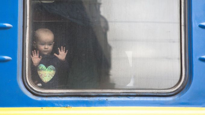 Obrazem: Děti ze stanice Lvov. Fotograf Aktuálně.cz zachytil stav na západě Ukrajiny