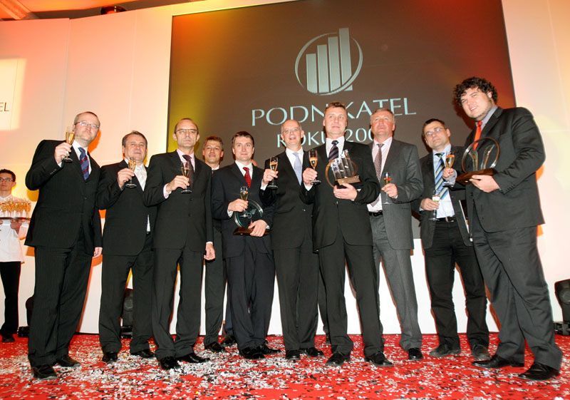 Společné foto všech oceněných podnikatelů za rok 2006