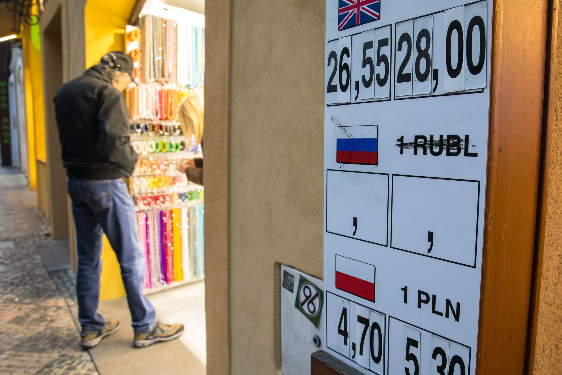 Královská cesta, Praha - turismus, reklama, reklamní smog, overturismus, turisté, směnárna, rubl