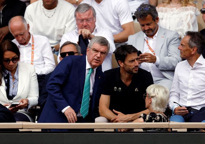 French Open 2023: prezident MOV Thomas Bach a prezident organizačního výboru OH 2024 v Paříži Tony Estanguet