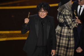 Oscary ovládl korejský film Parazit. Uspěli Zellwegerová, Pitt i Phoenix, Češi nikoli