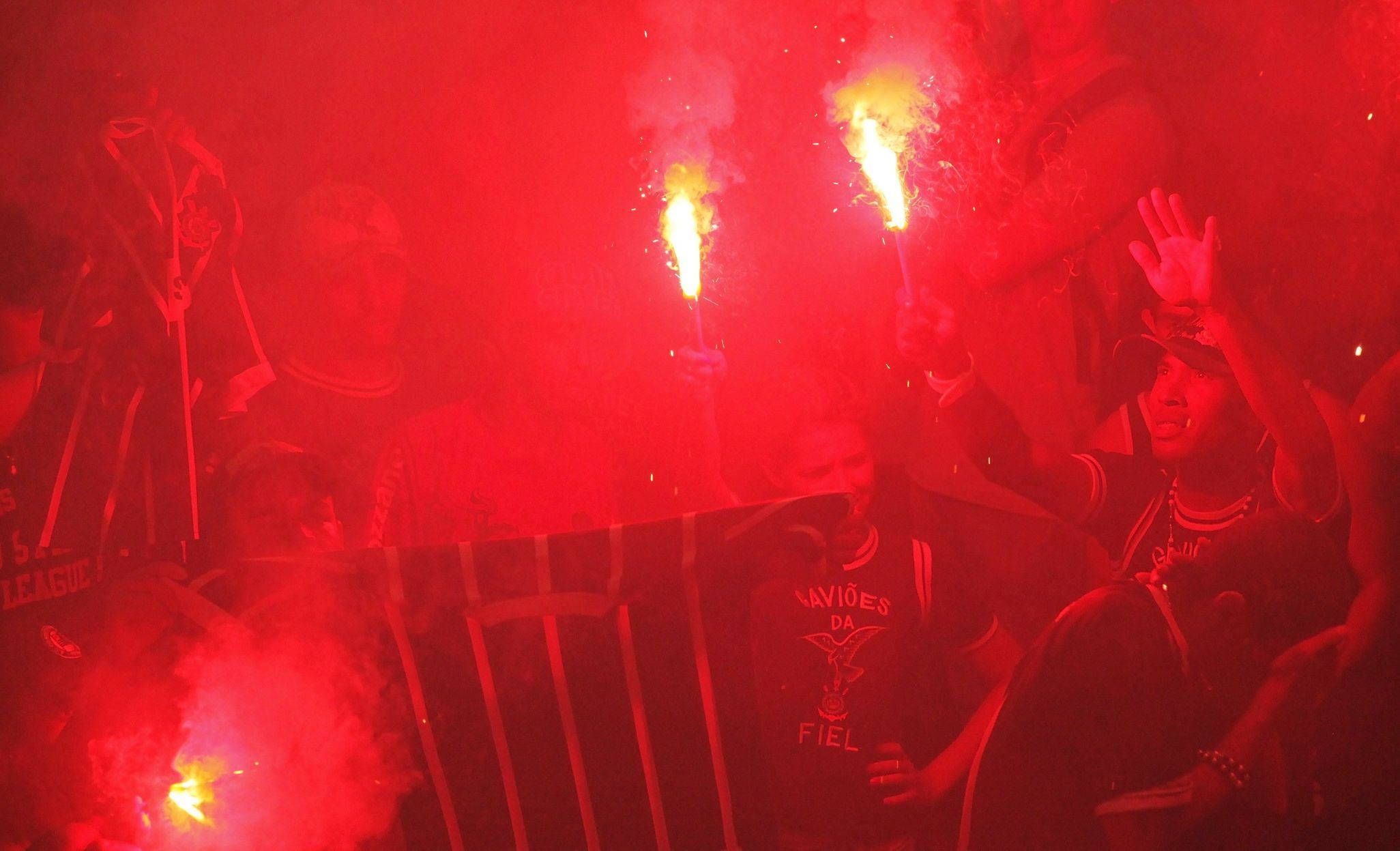 Fanoušci brazilského týmu Corinthians slaví postup do finále MS klubů